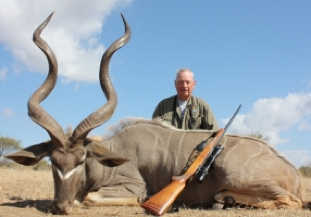 Plains_game_Kudu_Bull_300_200_cy_100